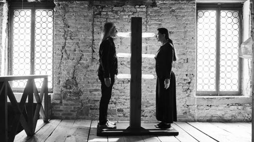 Instalación «in situ» «Standing Structures for Human Use», de Marina Abramovic