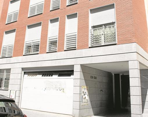 Fachada del bloque okupado por la peligrosa banda latina