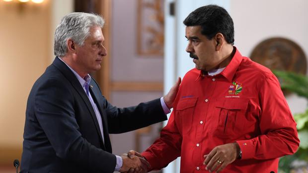 El presidente cubano, Miguel Díaz-Canel, con su homólogo venezolano, Nicolás Maduro, este domingo en São Paulo