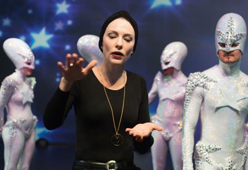 Cate Blanchett en una escena de «Manifesto»