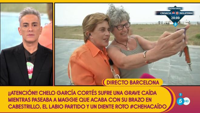 Una señora irrumpe en «Sálvame» para hacerse una fotografía