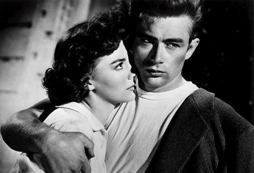Natalie Wood junto a James Dean, en «Rebelde sin causa»