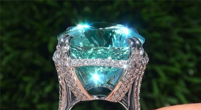 Anillo con la piedra más cara del mundo
