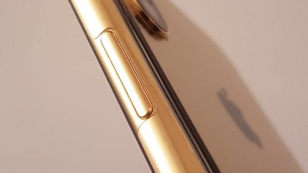 Un IPhone X bañado en oro de 18 quilates