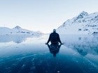La mejor ropa de nieve para tomar las cumbres