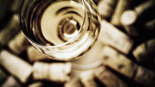 Por qué no debes elegir un vino por su precio