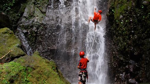 Descenso de cañones en la zona del volcán Arenal