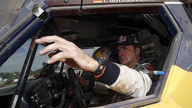 Carlos Sainz rompe el motor del buggy y abandona la carrera