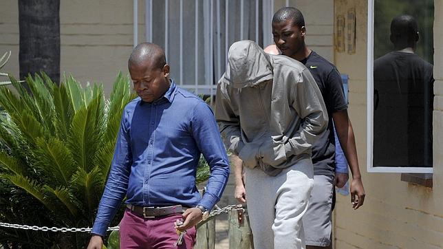 La Policía acusa a Pistorius de asesinato premeditado