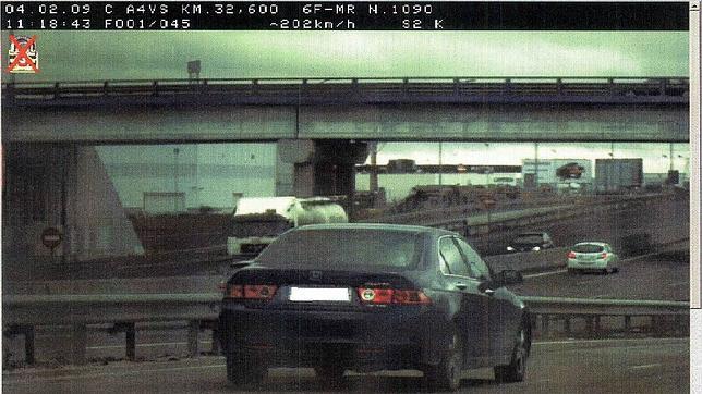 Las consecuencias de conducir a 200: si aumenta la velocidad aumenta el error