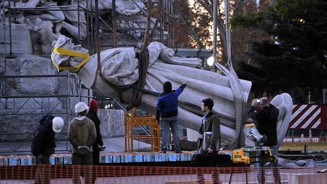 Cristina Kirchner retira la estatua de Colón en Buenos Aires