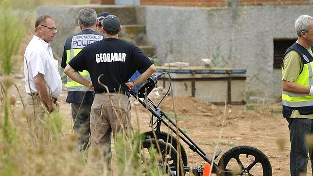 El padre de Marta, Antonio del Castillo, estuvo a pie de campo para conocer los últimos detalles de la operación