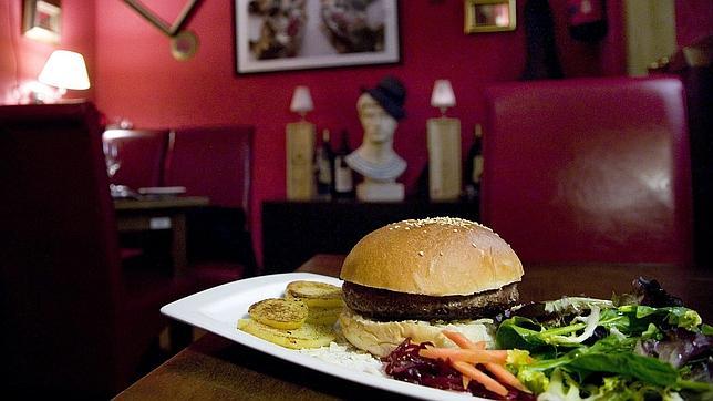 ¿Cenas tarde? Es más probable que sufras un ataque al corazón