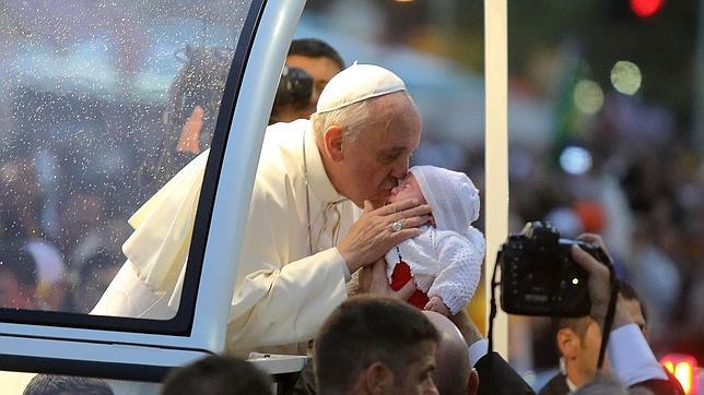 El Papa Francisco llena de euforia a los jóvenes en Copacabana