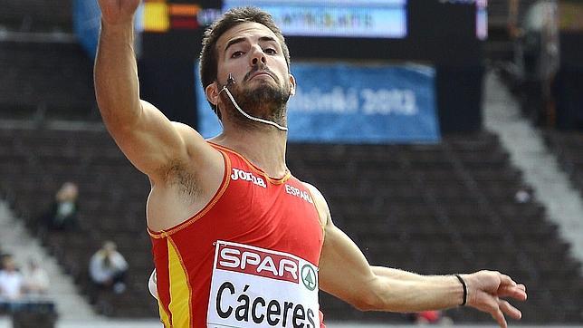Eusebio Cáceres, a la final de un salto