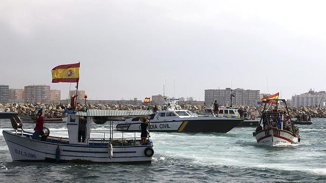 Un guardia civil leyendo el «Gibraltar Chronicle»: «¿Cómo se puede permitir esto?»