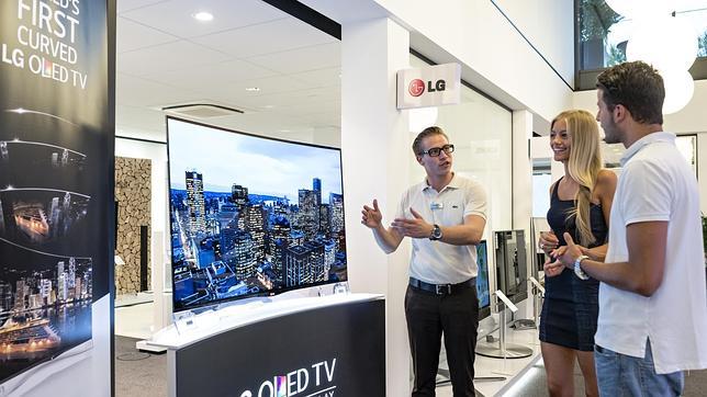 El Televisor Oled Curvo De Lg Llega A Europa Por 8 999 Euros - curved tv televisao curvada roblox