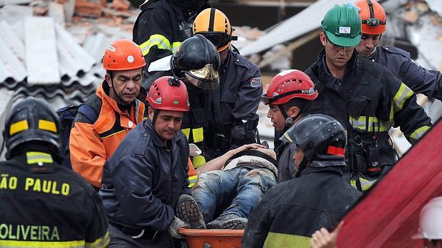 Al menos siete fallecidos tras el derrumbe de un edificio en construcción en Sao Paulo