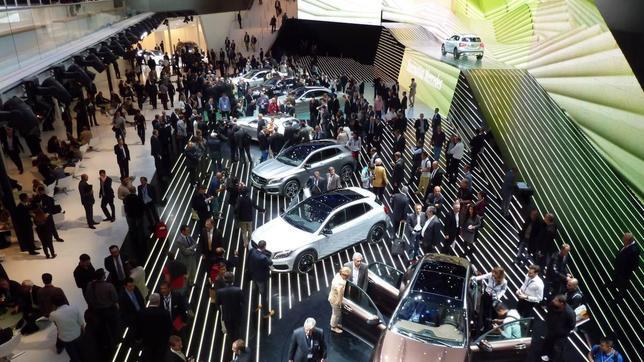 Gran cantidad de público en la apertura del Salón
