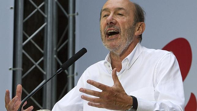Rubalcaba insiste en reformar la Constitución para acomodar a Cataluña