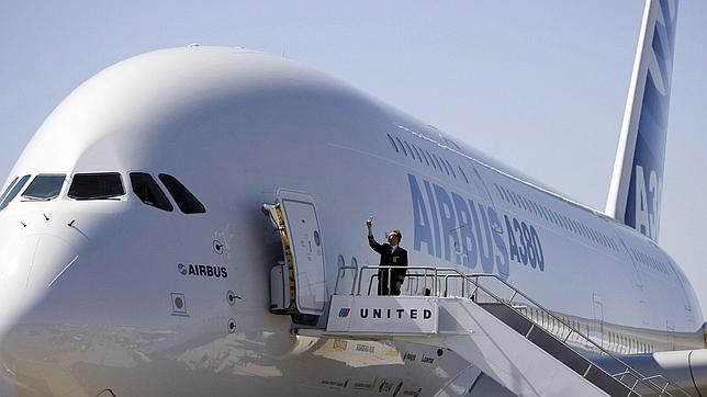 El uso de dispositivos durante el despegue y el aterrizaje de los aviones, más cerca