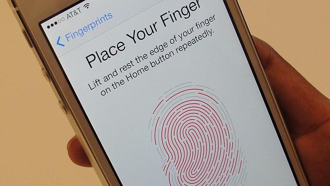 Anonymous: el Touch ID del iPhone 5S recopila huellas dactilares para la NSA