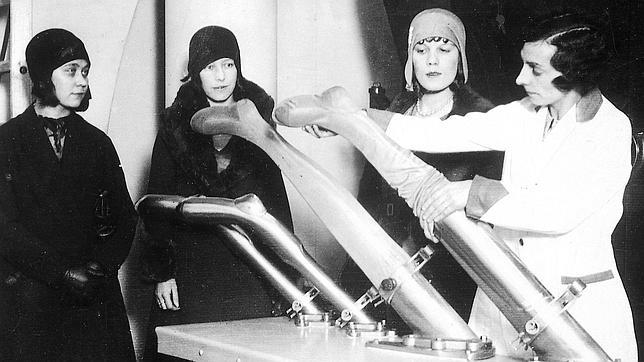 Imágenes de las primeras medias de nailon, fabricadas en Estados Unidos (1940)