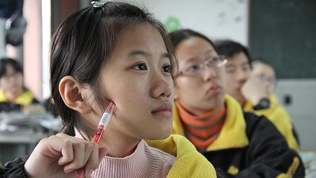 Alumnos Asiaticos Maquinas De Estudiar