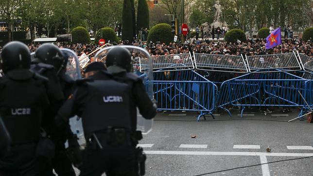 Cinco detenidos por acosar el Congreso no podrán acercarse a 500 metros del edificio