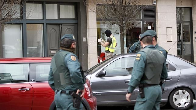 La Guardia Civil descabeza el «frente de cárceles» de ETA