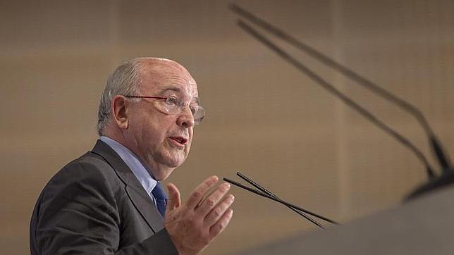 Almunia quiere eliminar las subvenciones a los aeropuertos