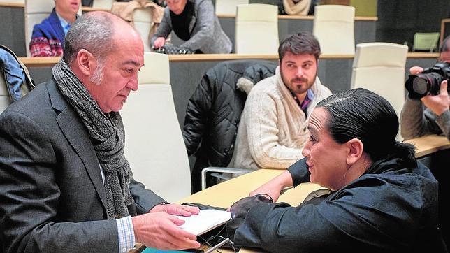La mujer de Eguiguren negocia en secreto el apoyo del PSE al plan de «paz» de Bildu