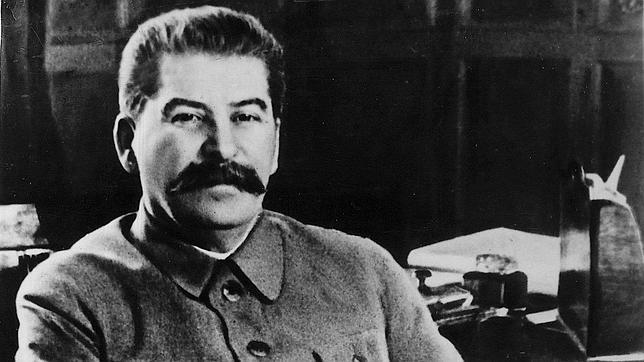 Stalin, en la slla de su despacho