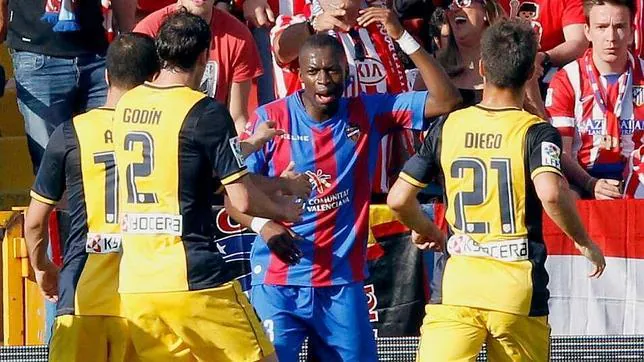 levante atletico nueva polemica racista en el futbol espanol levante atletico nueva polemica