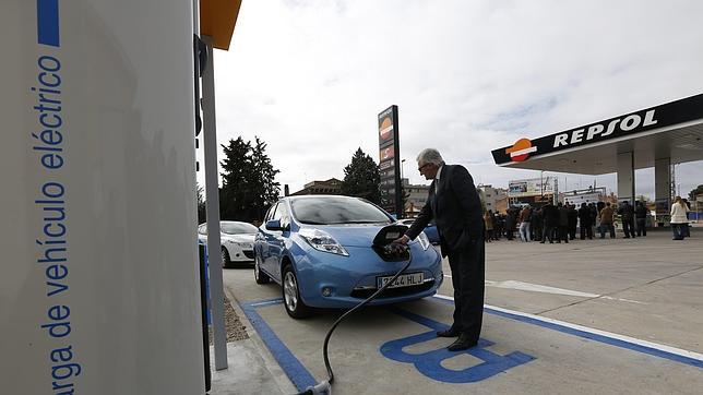 Las matriculaciones de vehículos eléctricos se desploman en abril