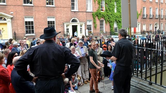 Lo habitual es pasear por los mismos lugares que James Joyce describió en su novela «Ulises», publicada en 1922