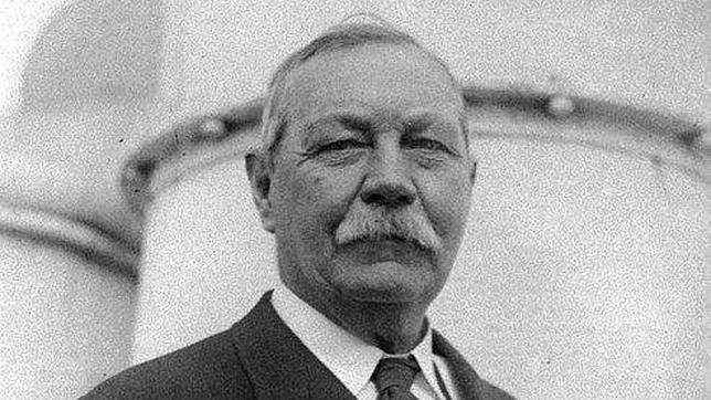 El escritor Arthur Conan Doyle, creador de Sherlock Holmes
