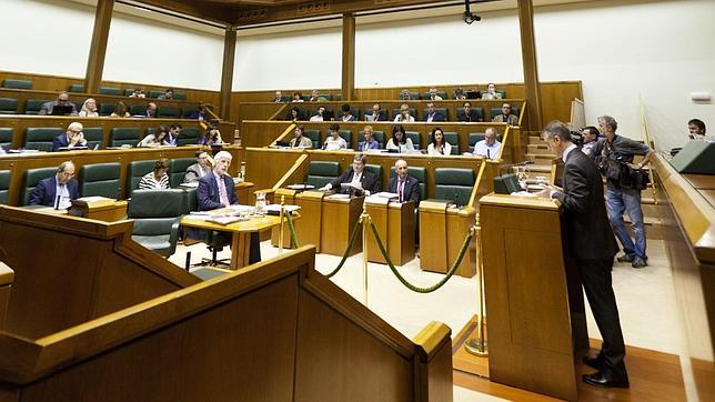 Los diputados de Cataluña, País Vasco y Canarias, los mejor pagados