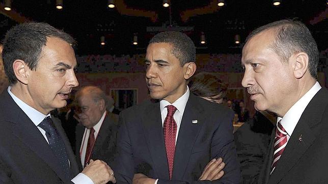 El expresidente del Gobierno español, José Luis Rodríguez Zapatero conversa con Barack Obama