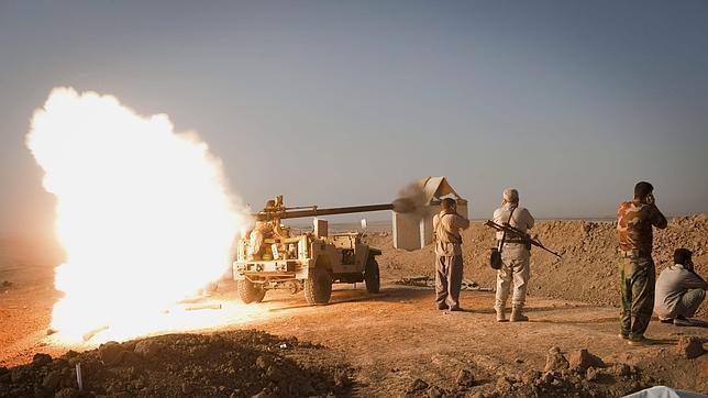 Milicianos kurdos atacan posiciones del Estado Islámico en el norte de Irak