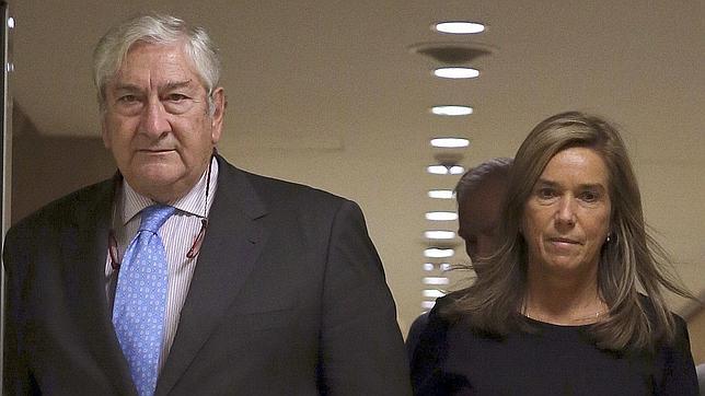 La ministra de Sanidad, Ana Mato, junto al consejero de Sanidad de la Comunidad de Madrid, Javier Rodríguez