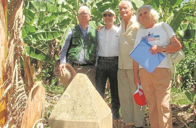 El equipo español junto al embajador: Alfonso Maldonado, Manuel Hernández Ruigómez, Enrique Lechuga y María Luisa Cazorla