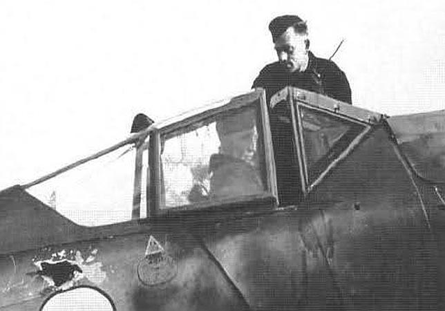«Focke Wulf Fw 190» dañado tras un combate. Pueden apreciarse los impactos de bala en el fuselaje y el cristal blindado