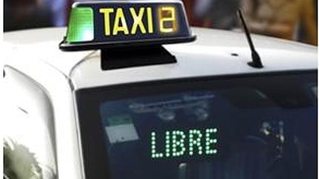 El luminoso led que se instala en los parabrisas de los taxis