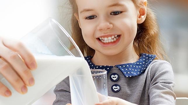 Los expertos siguen recomendando el consumo de leche