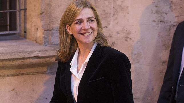 Doña Cristina, a la salida del Juzgado de Palma de Mallorca, tras sus declaración ante el juez