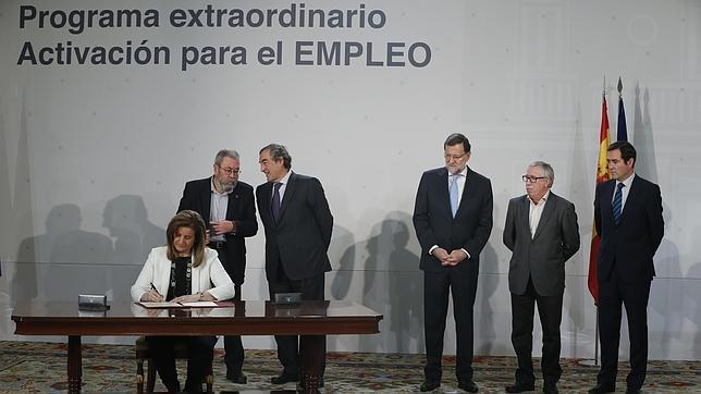 Firma del acuerdo entre el Gobierno y los agentes sociales