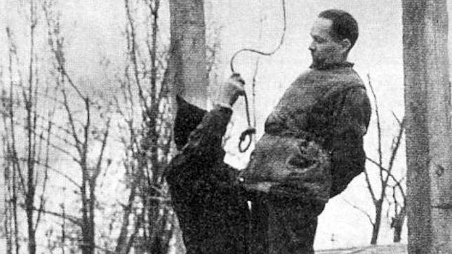 Momento de la ejecución de Rudolf Höss en 1947