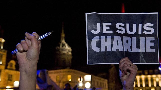 Manifestación ayer en Francia tras el atentado terrorista contra Charlie Hebdo