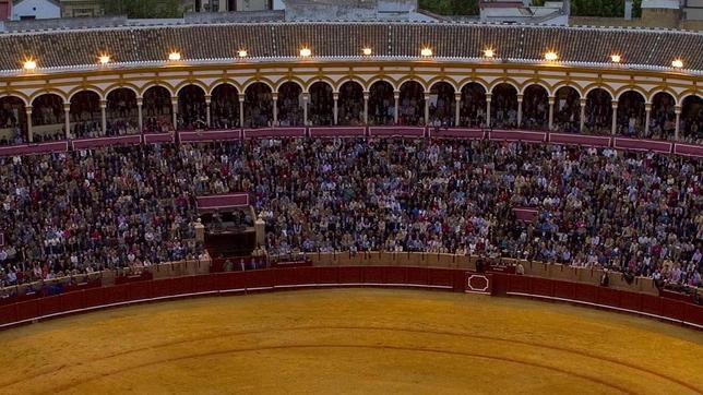 Los tendidos de la Maestranza, llenos a rebosar